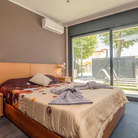 Villa Goldhome - De Lujo Piscina Climatizada Con Jacuzzi 12 Personas