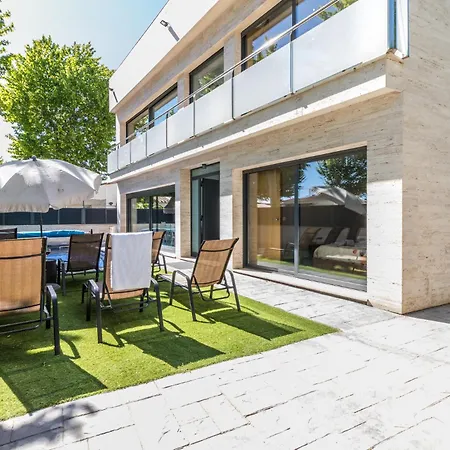 Villa Goldhome - De Lujo Piscina Climatizada Con Jacuzzi 12 Personas